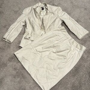 White House Black Market Two Piece Skirt Suit Set SIZE 4